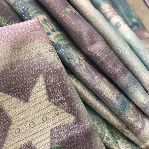 Set of 10 shimmery pastel vintage winter holiday Christmas theme cloth napkins - Picture 4 of 5